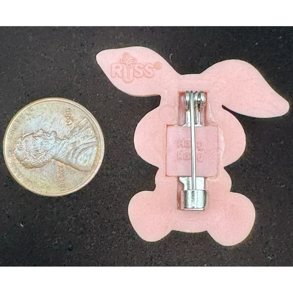 Vintage RUSS Bunny Rabbit Brooch Pink Resin Easter Novelty Lapel Pin - Picture 6 of 9
